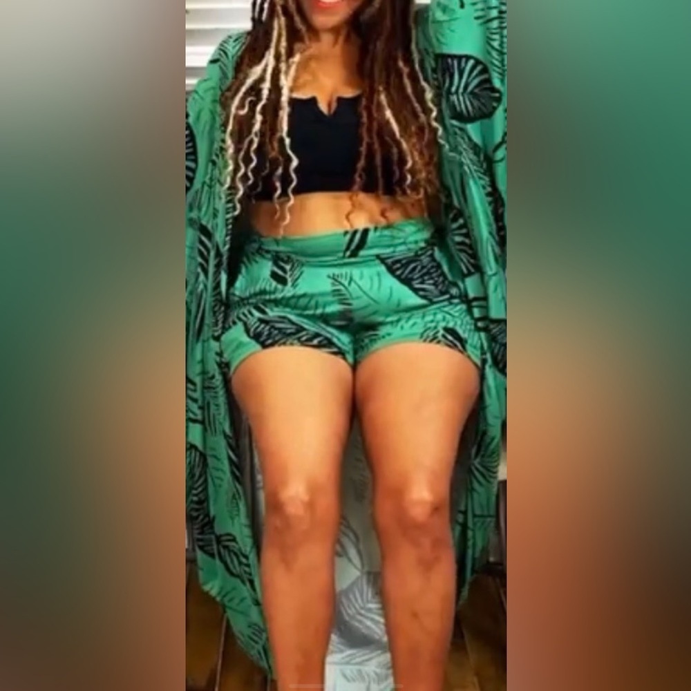 WOMEN TWO PIECE SET  2x-3x  LONG. DRAPED  JACKET & SHORTS .VERY SOFT & STRETCHY